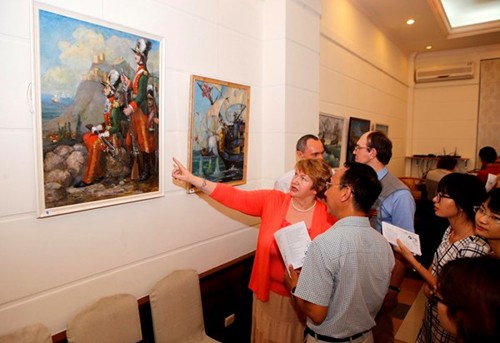 В Ханое открылась выставка по случаю 70-летия Победы в ВОВ - ảnh 1